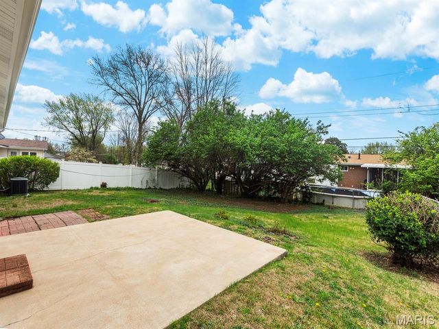 1370 Willowbrook, Florissant, MO 63033