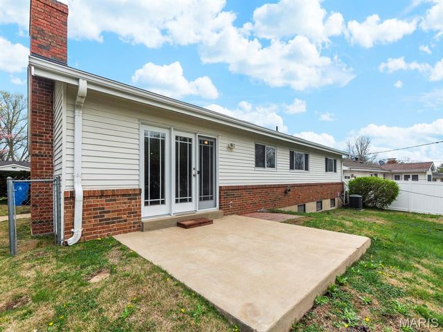 1370 Willowbrook, Florissant, MO 63033