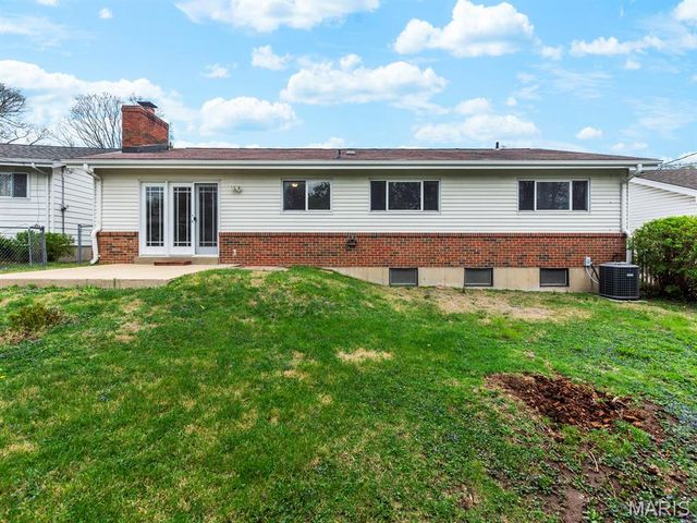 1370 Willowbrook, Florissant, MO 63033