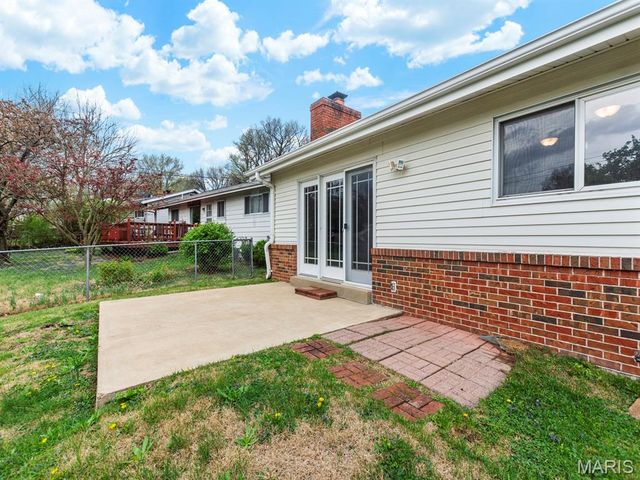 1370 Willowbrook, Florissant, MO 63033