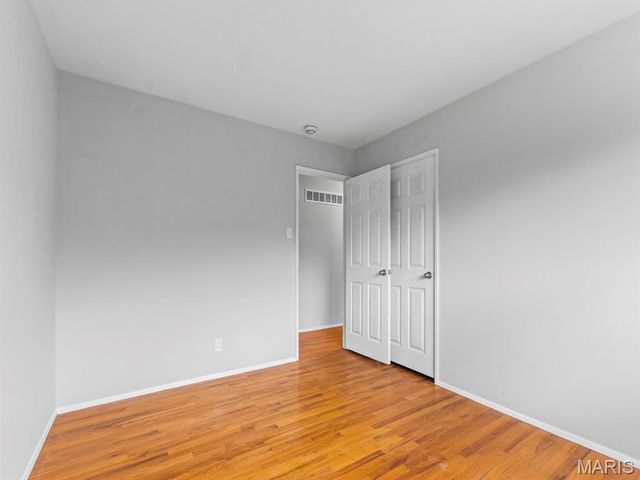 1370 Willowbrook, Florissant, MO 63033