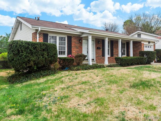 1370 Willowbrook, Florissant, MO 63033