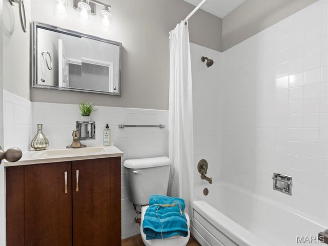 1370 Willowbrook, Florissant, MO 63033