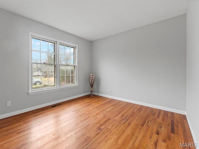 1370 Willowbrook, Florissant, MO 63033