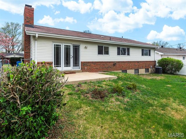 1370 Willowbrook, Florissant, MO 63033