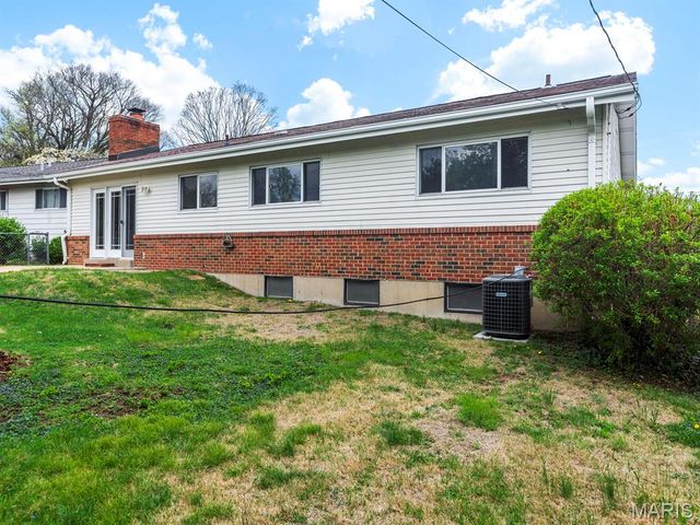 1370 Willowbrook, Florissant, MO 63033