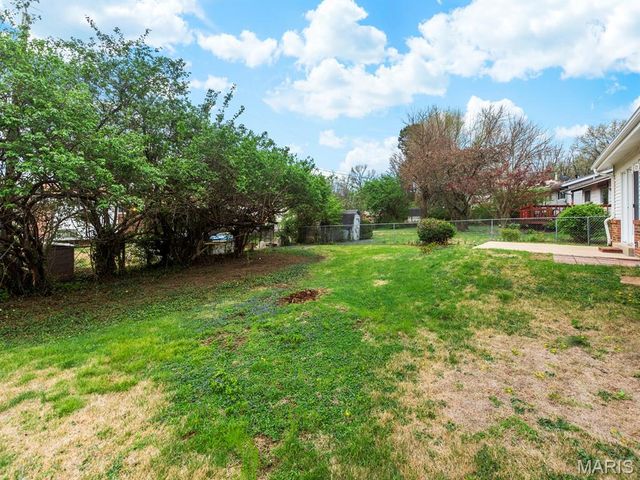 1370 Willowbrook, Florissant, MO 63033