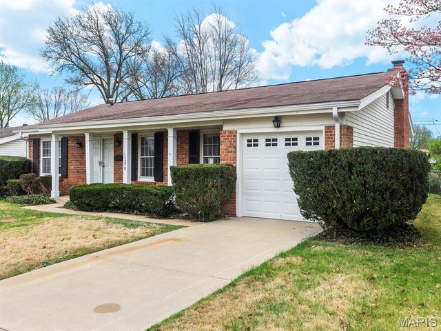 1370 Willowbrook, Florissant, MO 63033