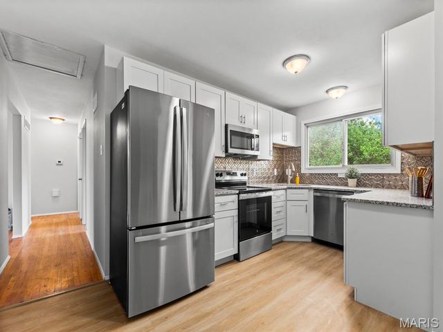 1370 Willowbrook, Florissant, MO 63033