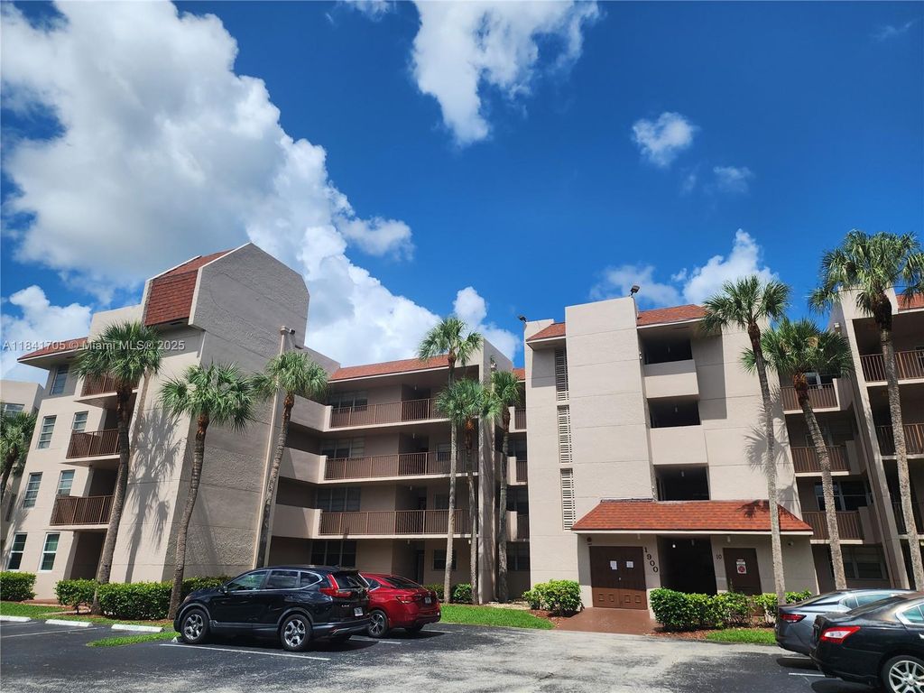 1900 Sabal Palm Dr 305, Davie, FL 33324