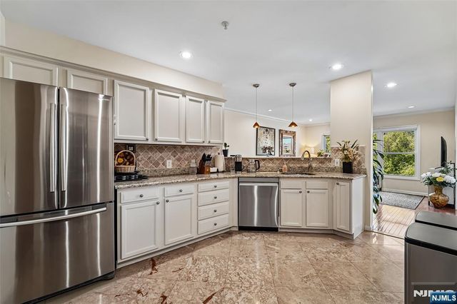 140 The Promenade, Edgewater, NJ 07020