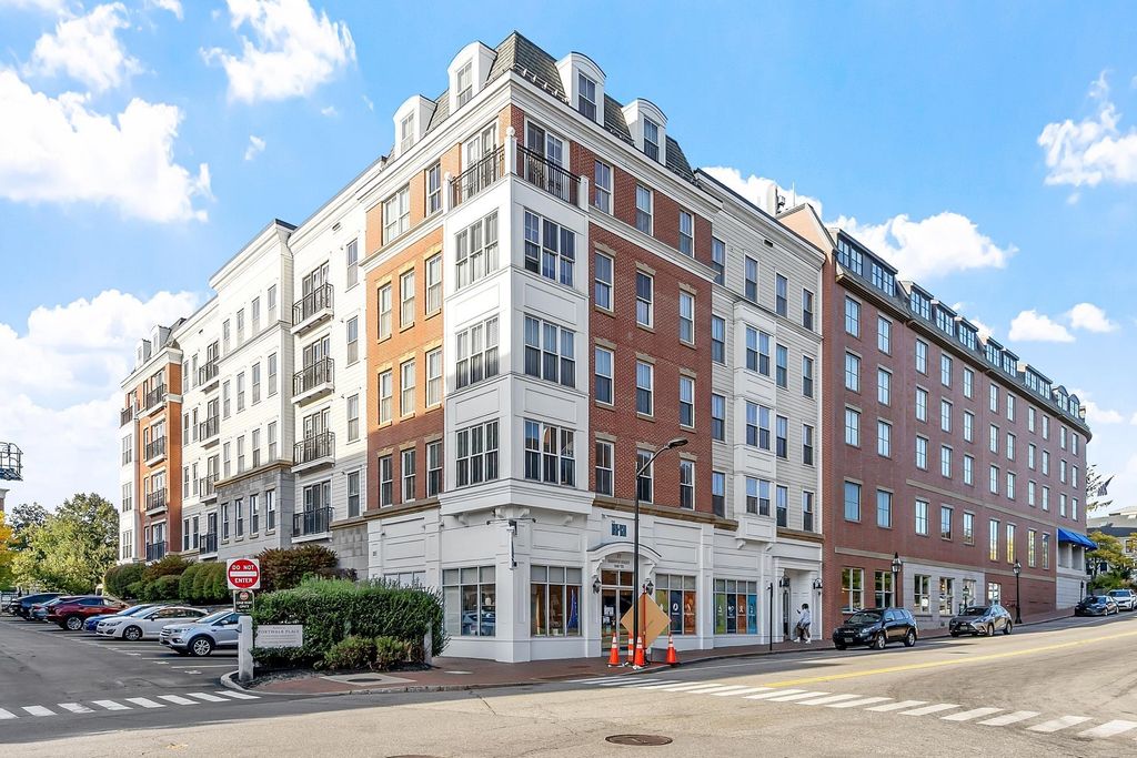 77 Hanover St Unit 13, Portsmouth, NH 03801