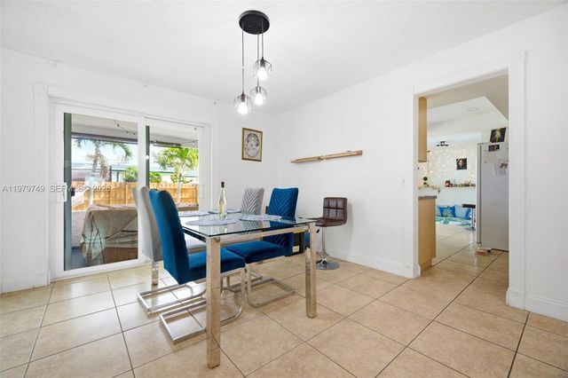 1185 NW 92nd Ave, Pembroke Pines, FL 33024