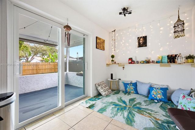 1185 NW 92nd Ave, Pembroke Pines, FL 33024