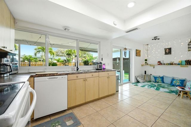 1185 NW 92nd Ave, Pembroke Pines, FL 33024