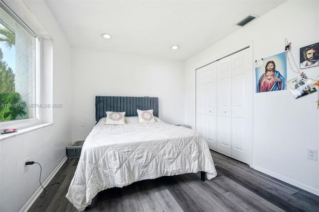 1185 NW 92nd Ave, Pembroke Pines, FL 33024