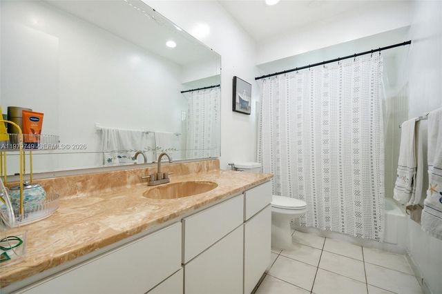 1185 NW 92nd Ave, Pembroke Pines, FL 33024