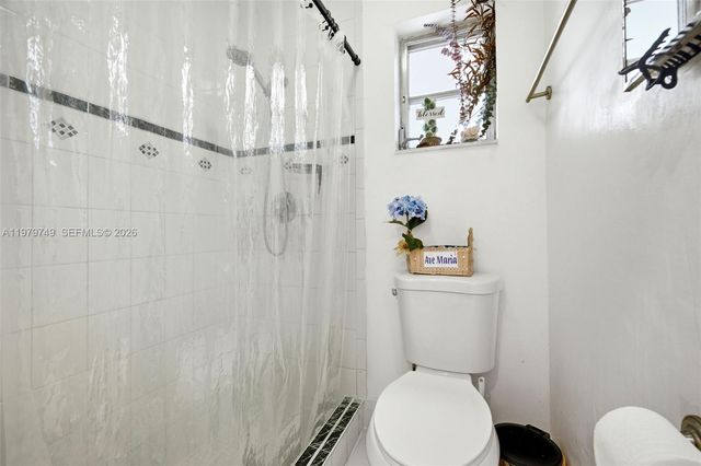 1185 NW 92nd Ave, Pembroke Pines, FL 33024