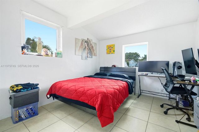 1185 NW 92nd Ave, Pembroke Pines, FL 33024