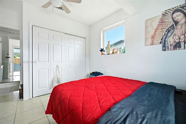 1185 NW 92nd Ave, Pembroke Pines, FL 33024