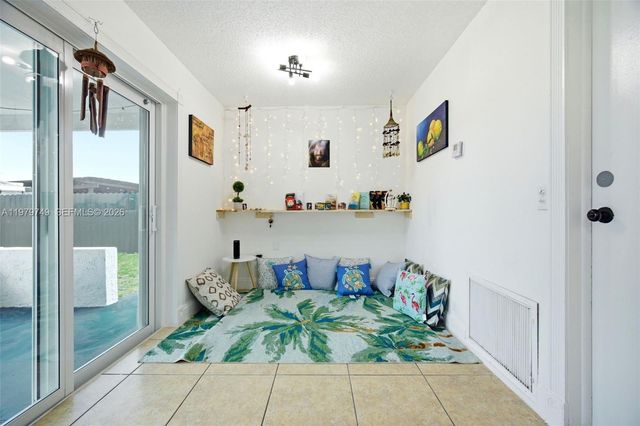 1185 NW 92nd Ave, Pembroke Pines, FL 33024