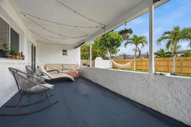 1185 NW 92nd Ave, Pembroke Pines, FL 33024