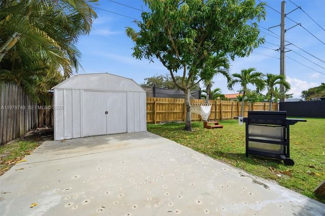 1185 NW 92nd Ave, Pembroke Pines, FL 33024