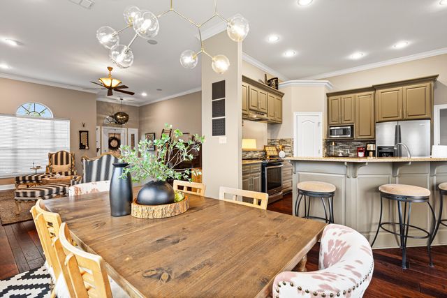 906 Windemere Cir, Longview, TX 75601