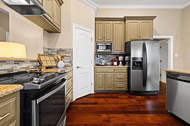 906 Windemere Cir, Longview, TX 75601