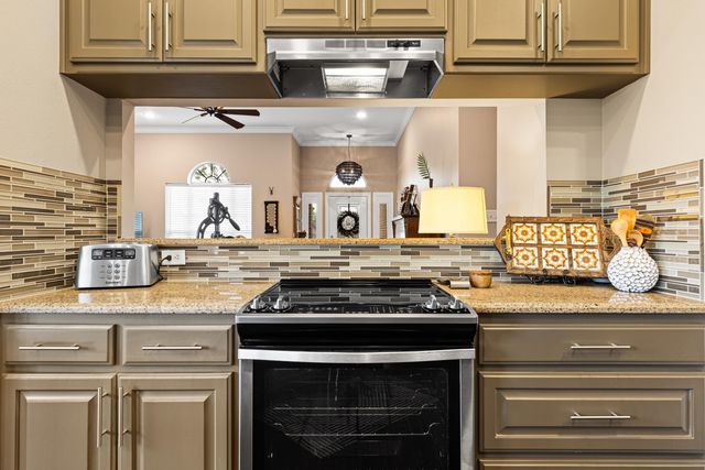 906 Windemere Cir, Longview, TX 75601