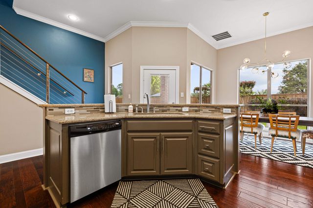 906 Windemere Cir, Longview, TX 75601