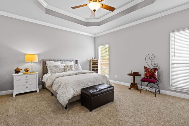 906 Windemere Cir, Longview, TX 75601