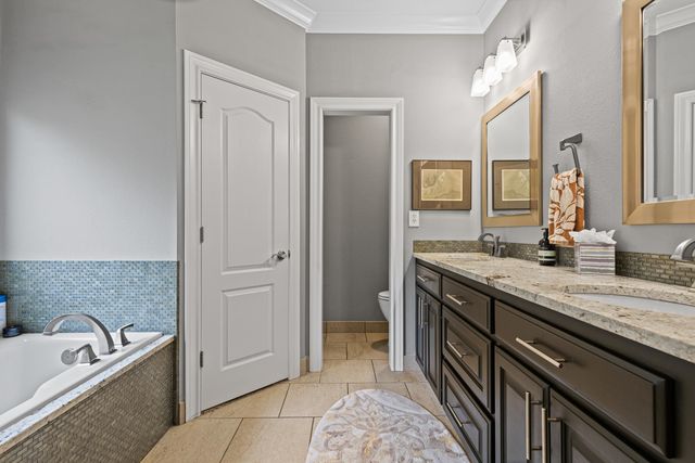 906 Windemere Cir, Longview, TX 75601