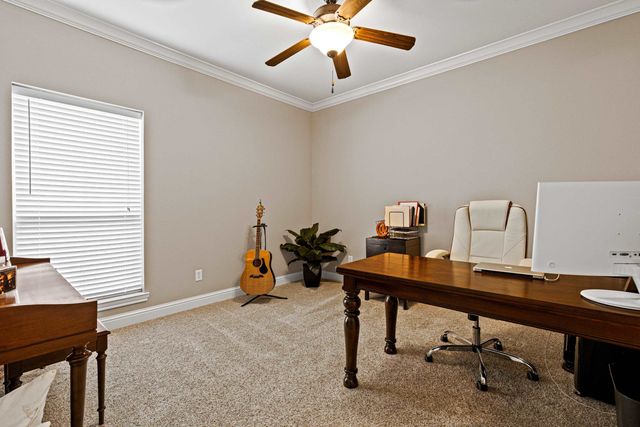 906 Windemere Cir, Longview, TX 75601