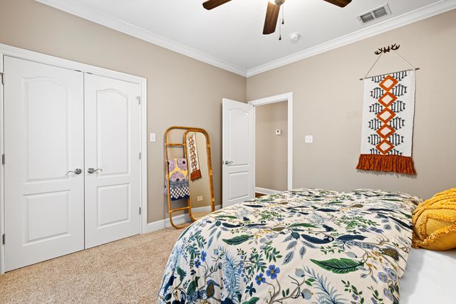 906 Windemere Cir, Longview, TX 75601