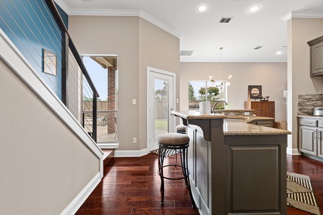 906 Windemere Cir, Longview, TX 75601