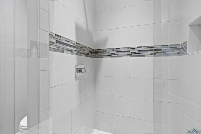 906 Windemere Cir, Longview, TX 75601