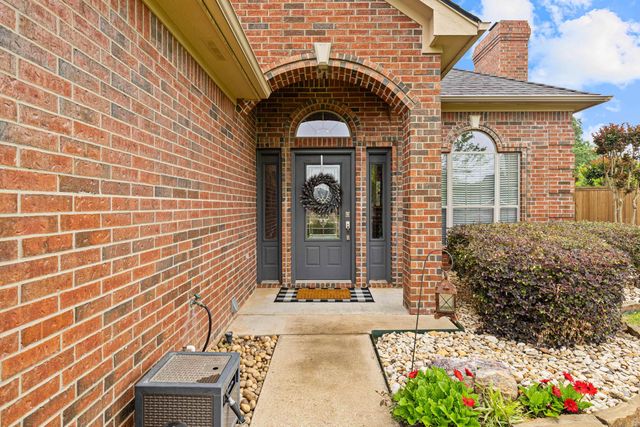 906 Windemere Cir, Longview, TX 75601