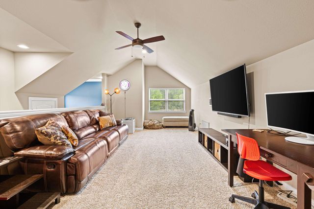 906 Windemere Cir, Longview, TX 75601