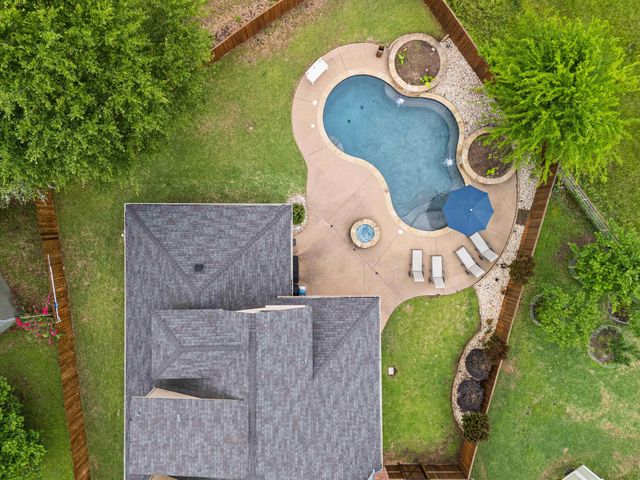 906 Windemere Cir, Longview, TX 75601