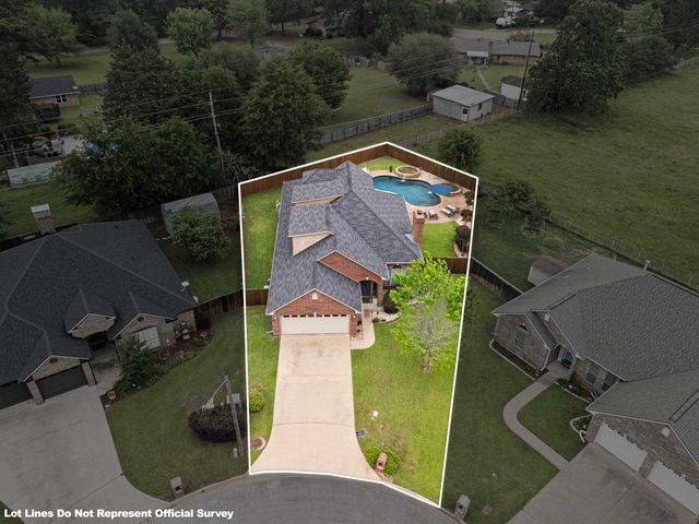 906 Windemere Cir, Longview, TX 75601