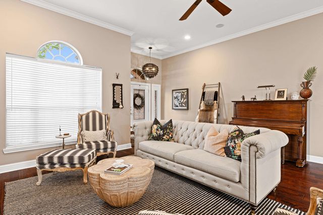 906 Windemere Cir, Longview, TX 75601