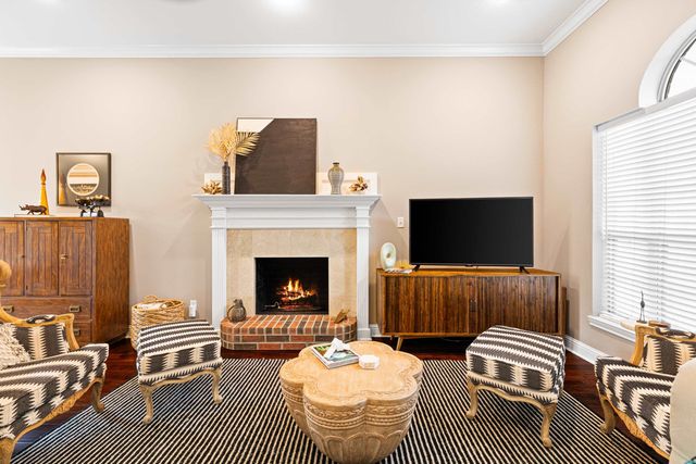 906 Windemere Cir, Longview, TX 75601