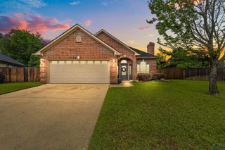 906 Windemere Cir, Longview, TX 75601