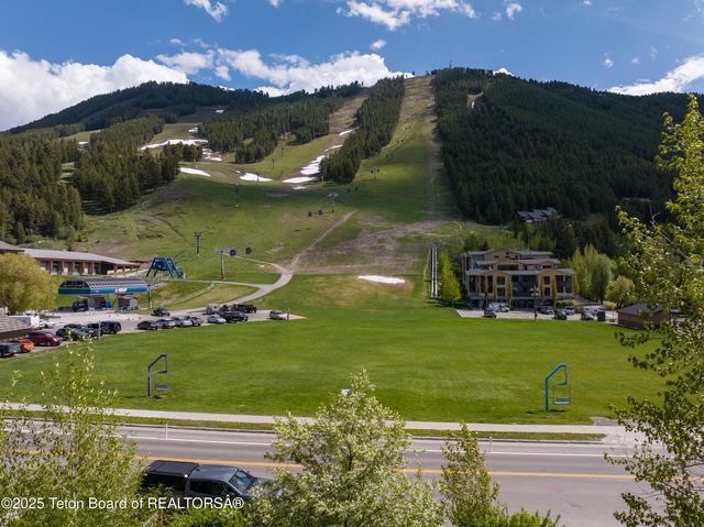 35 E SNOW KING Avenue, Jackson, WY 83001