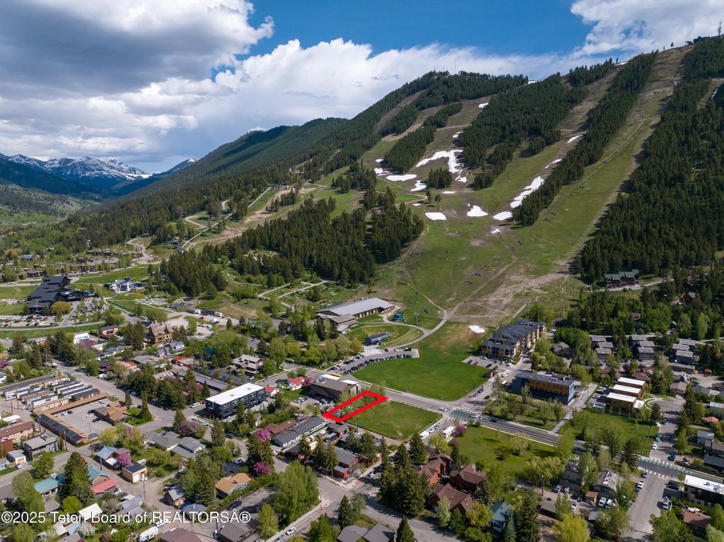 35 E SNOW KING Avenue, Jackson, WY 83001 photo 2