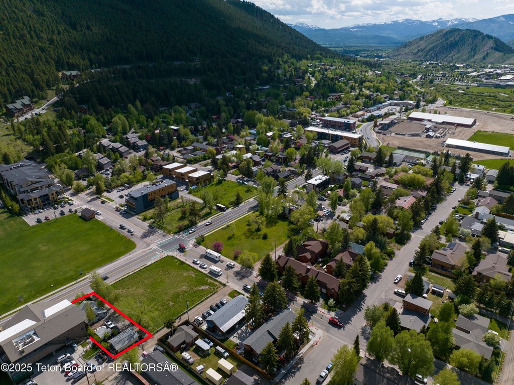 35 E SNOW KING Avenue, Jackson, WY 83001 photo 8