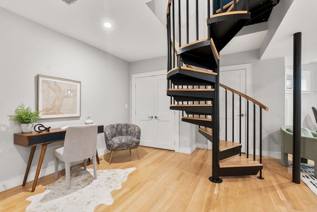 1896 Beacon Street 1, Brookline, MA 02445