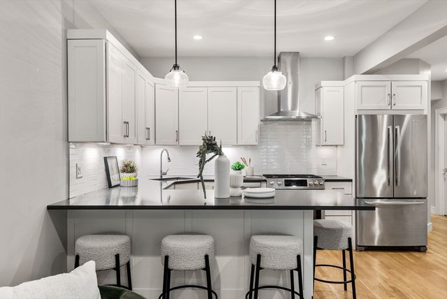 1896 Beacon Street 1, Brookline, MA 02445