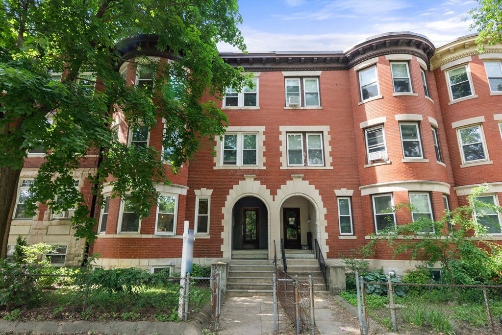 1896 Beacon Street 1, Brookline, MA 02445